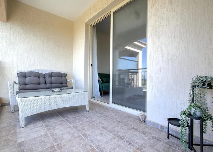 Royal Seacrest Amazing Location 2 Bed By Vichy Holidays Paphos